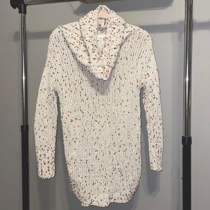 XS turtleneck sweater, off-white, warm toned dot design, long